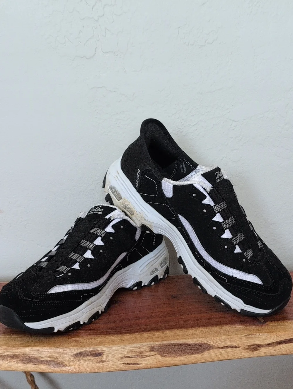 Skechers Slip In DLite's Fan Girl Black and White  Athletic Sneakers Size 8